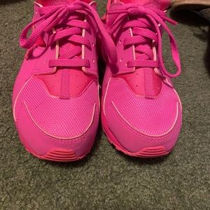 Girls Nikes size 3